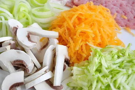 Баклажаны запеченные с мясом, грибами, овощами и тремя видами сыра: шаг 3