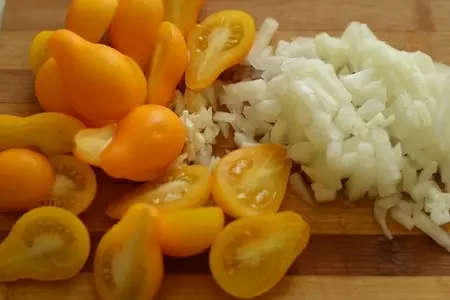 Рыба запеченная с маслинами. кизилом и кедровыми орешками.: шаг 2