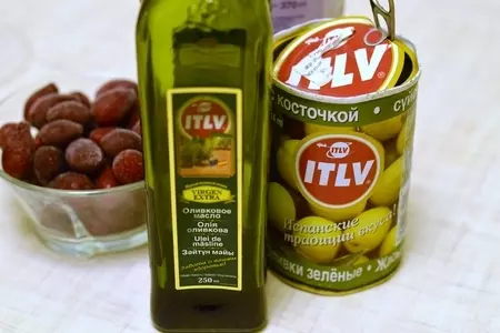 Рыба запеченная с маслинами. кизилом и кедровыми орешками.: шаг 3