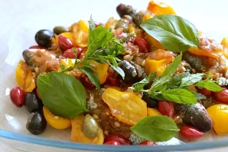 Рыба запеченная с маслинами. кизилом и кедровыми орешками.: шаг 5