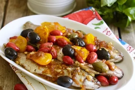 Рыба запеченная с маслинами. кизилом и кедровыми орешками.: шаг 6