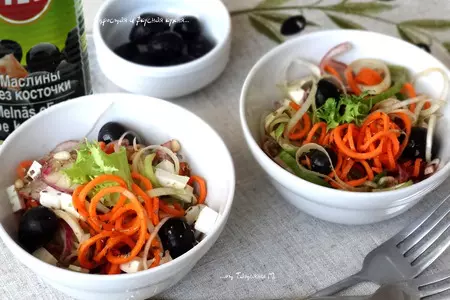 Салат из моркови и лука с фетой, кедровыми орехами и маслинами: шаг 3