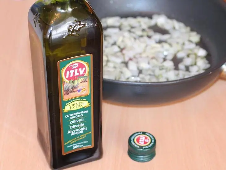 Картофельный суп со сливочным сыром и эстрагоном: шаг 1