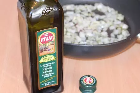 Картофельный суп со сливочным сыром и эстрагоном: шаг 1