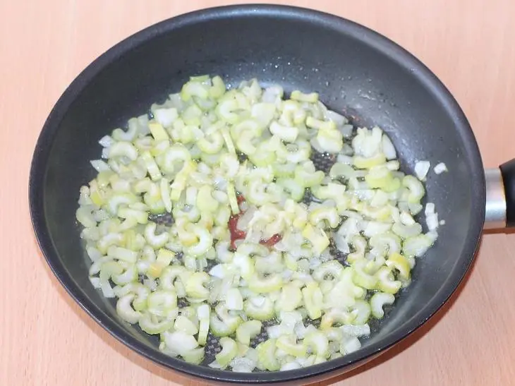 Картофельный суп со сливочным сыром и эстрагоном: шаг 2