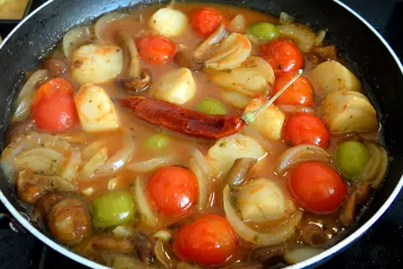 Морские гребешки с грибами, оливками в томатно-чесночной подливе: шаг 5