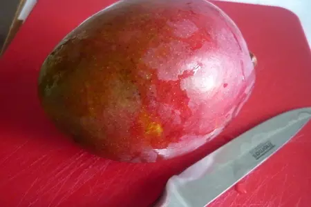 Тартар из манго,кинзы и креветок: шаг 2