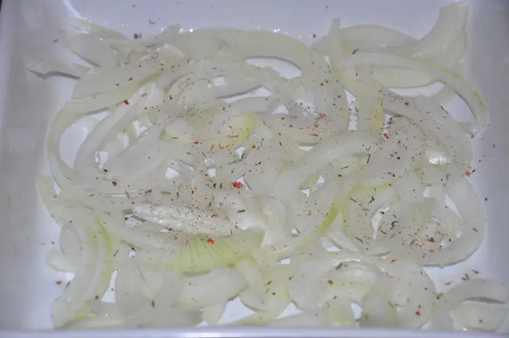 Макрурус под йогуртом с овощами: шаг 1