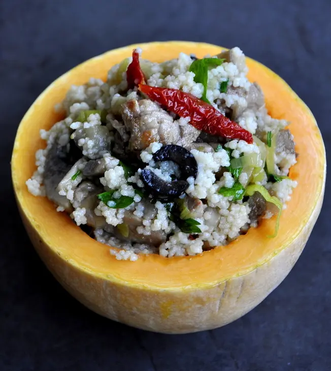 Мясо с овощами, кускусом и прованскими травами запеченное в миндальной тыковке: шаг 4