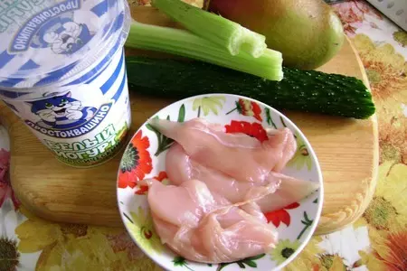Салат с манго, курицей и йогуртовой заправкой: шаг 1
