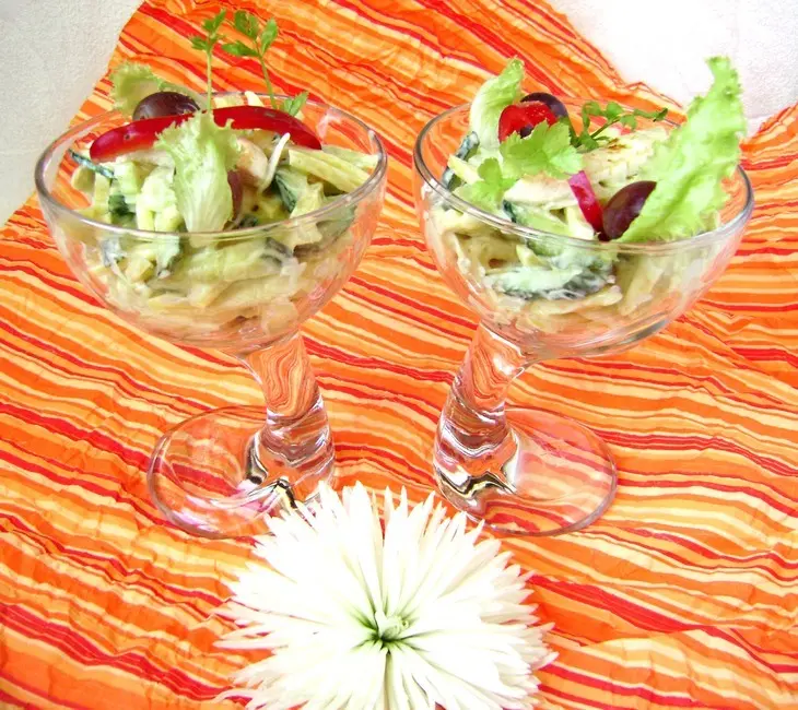 Салат с манго, курицей и йогуртовой заправкой: шаг 4