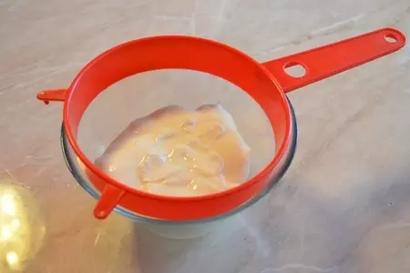 Салат-закуска с морепродуктами и йогуртовым соусом: шаг 1