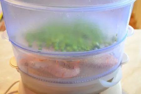 Салат-закуска с морепродуктами и йогуртовым соусом: шаг 2