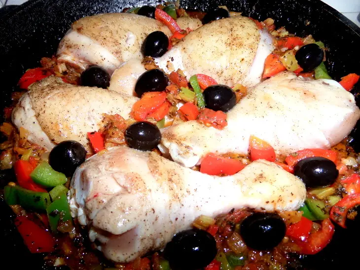 Куриные ножки в томате с маслинами: шаг 8
