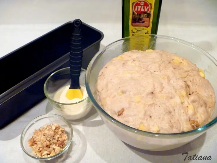 Хлеб пшеничный, цельнозерновой с сыром и грецкими орехами: шаг 4