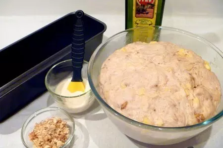 Хлеб пшеничный, цельнозерновой с сыром и грецкими орехами: шаг 4