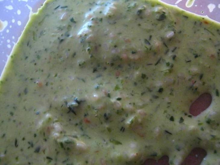 Лосось под кунжутно-пряным соусом и легкий средиземноморский салатик: шаг 4