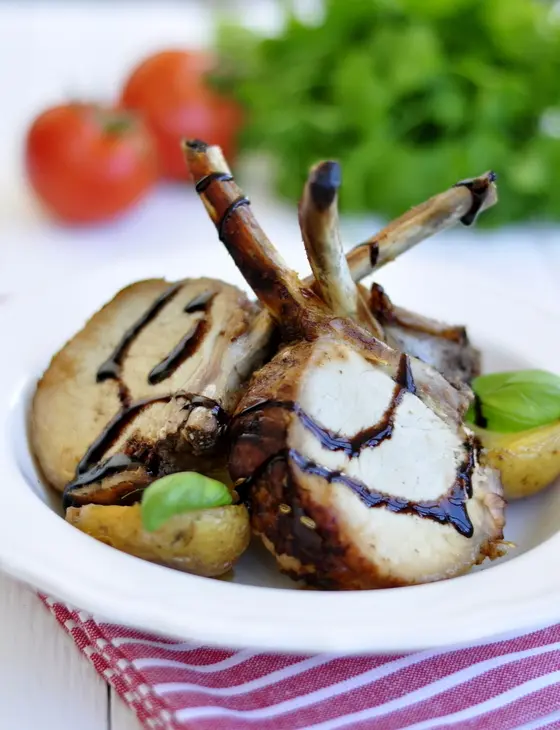 Мясо на косточке маринованное в бальзамическом уксусе и оливковом масле с прованскими травами: шаг 4
