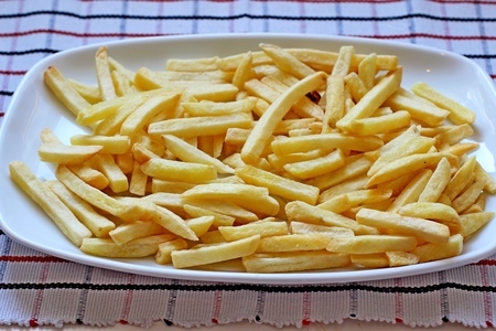 Картофель фри и нагетсы  и соус : шаг 3