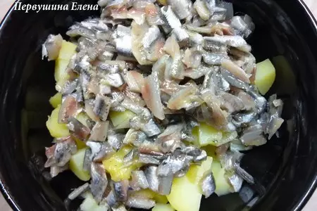 Салат "сезон хамсы" с оливками: шаг 4
