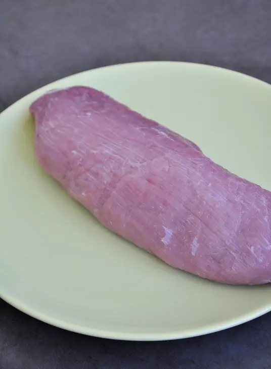 Карпаччо из говядины с корнишонами и каперсами: шаг 1