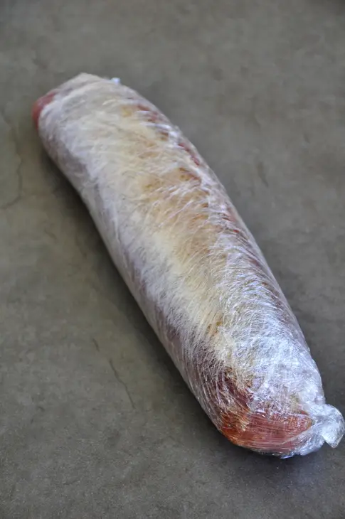 Карпаччо из говядины с корнишонами и каперсами: шаг 3