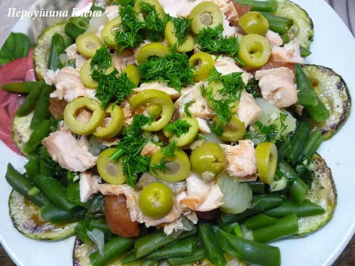 Салат овощной с форелью и оливками "себе любимой": шаг 12