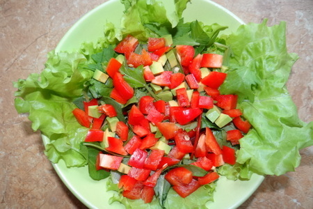 Зеленый салат с болгарским перцем, авокадо и креветками: шаг 3