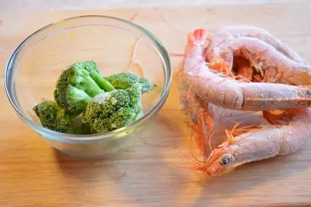 Фритатта с креветками и брокколи.: шаг 2