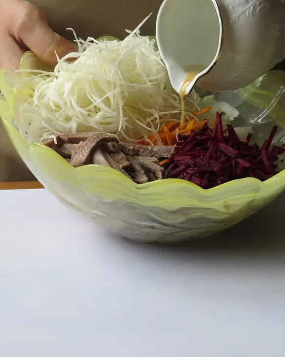 Салат со свежими овощами и языком: шаг 6