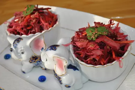Салат со свежими овощами и языком: шаг 8