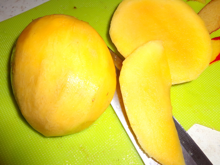 Смузи из манго с ананасом: шаг 3