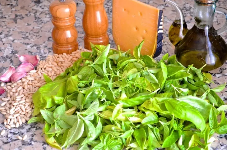 Лосось с хрустящей корочкой из песто и сыра: шаг 1