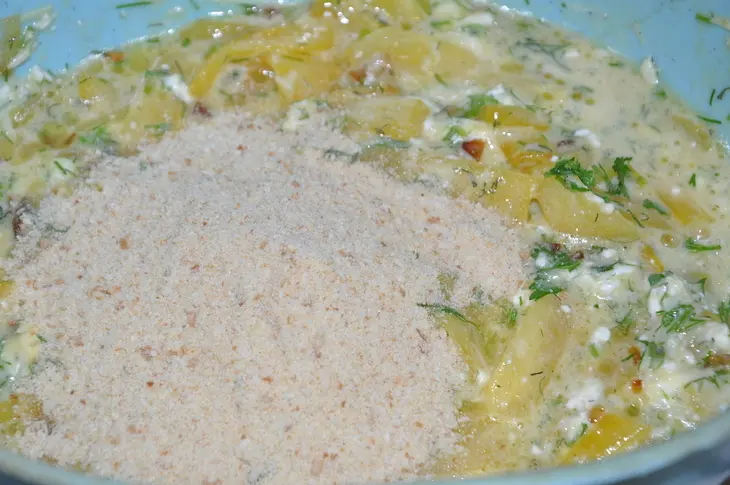Запеканка из кабачка с творогом и сыром: шаг 6