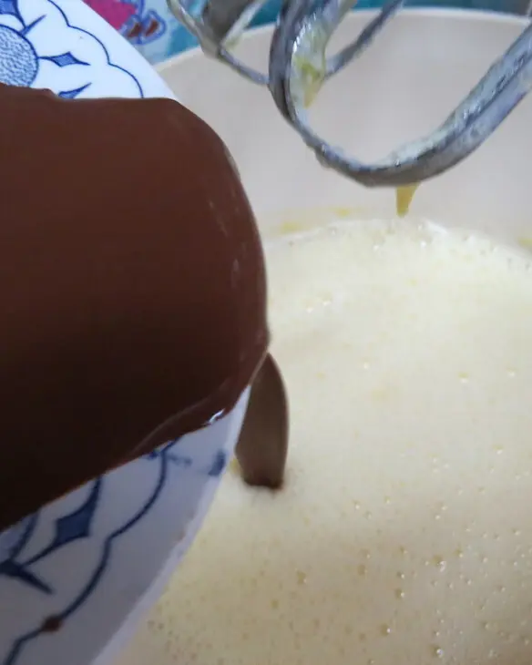Шоколадный торт с ананасами и заварным кремом: шаг 2