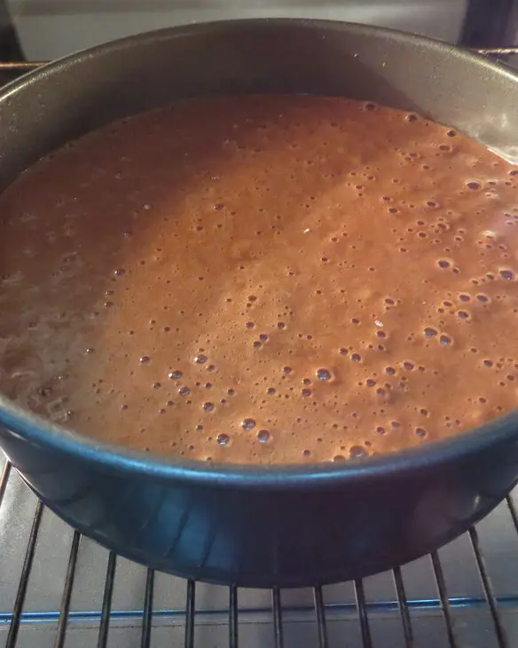 Шоколадный торт с ананасами и заварным кремом: шаг 4