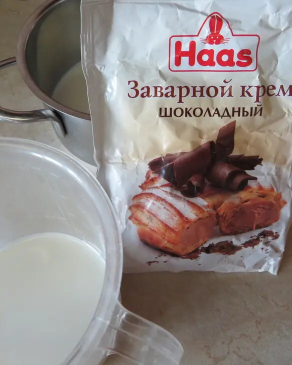 Шоколадный торт с ананасами и заварным кремом: шаг 5