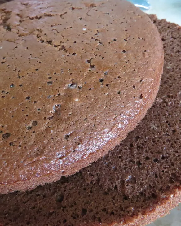 Шоколадный торт с ананасами и заварным кремом: шаг 6
