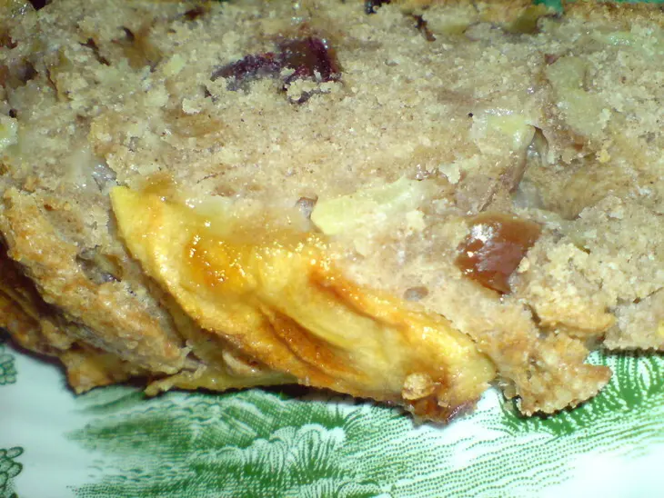 Яблочный пирог с финиками,орехами  и корицей: шаг 9