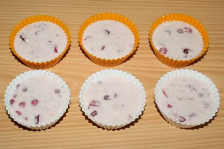 Овсяные маффины с клюквой и клюквенным соусом: шаг 6