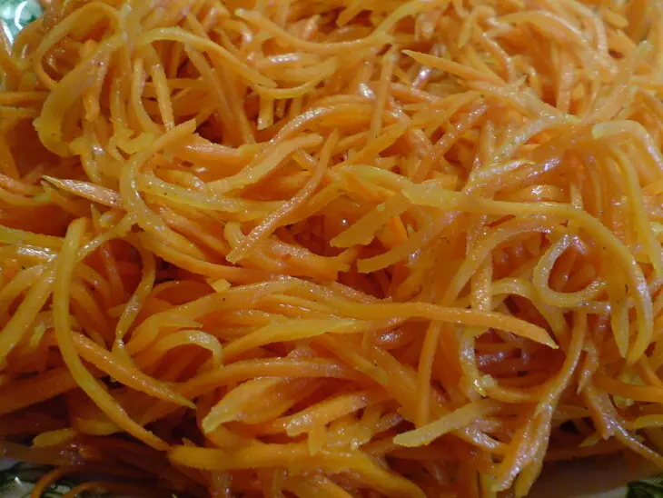 Салат из запечённого перца,"корейской"  моркови и копчёной индейки.: шаг 1