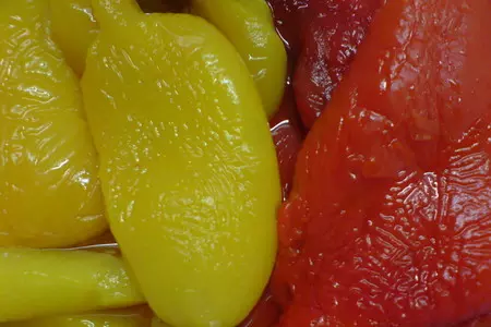 Салат из запечённого перца,"корейской"  моркови и копчёной индейки.: шаг 2