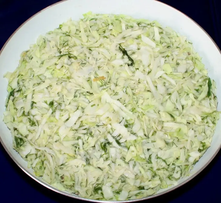 Капустный пирог с мясом и грибами на сковороде: шаг 9