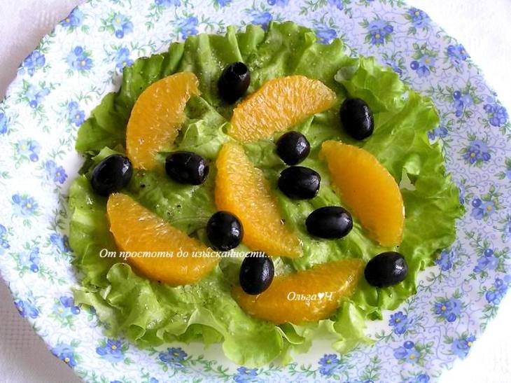 Салат с апельсинами, маслинами и тыквенными семечками: шаг 2