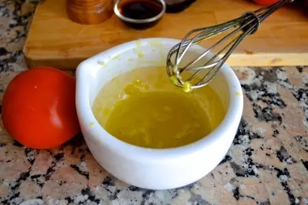Салат с помидорами, анчоусами и маслинами (ensalada de tomate con anchoas y olivas): шаг 6