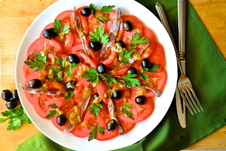 Салат с помидорами, анчоусами и маслинами (ensalada de tomate con anchoas y olivas): шаг 8