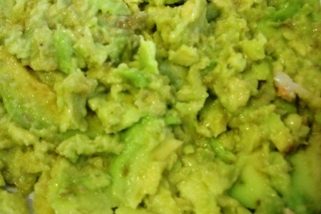 Салат из креветок,зелени и соуса авокадо: шаг 2