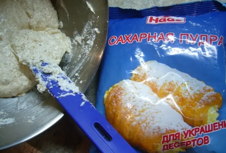 Миндальный торт с шоколадным муссом, безе и карамелью: шаг 1