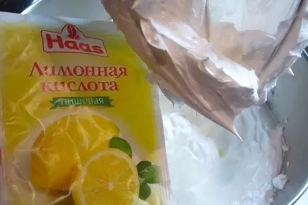 Миндальный торт с шоколадным муссом, безе и карамелью: шаг 7
