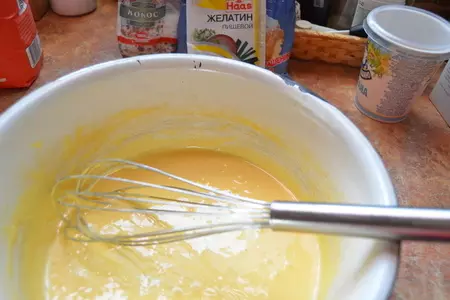 Бисквитный торт с ореховым кремом и бананами: шаг 2